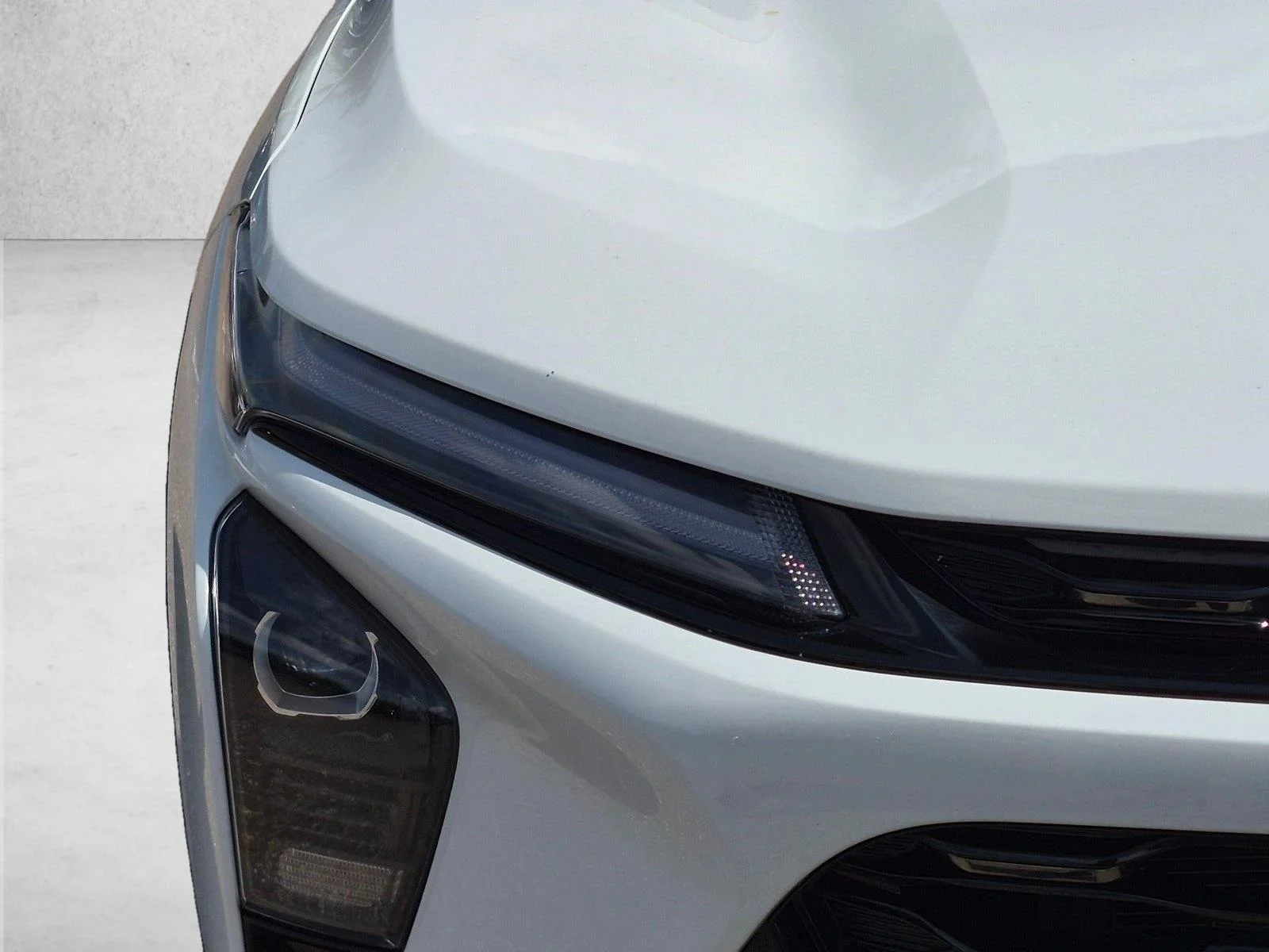 Used 2025 Summit White Chevrolet ACTIV image 8