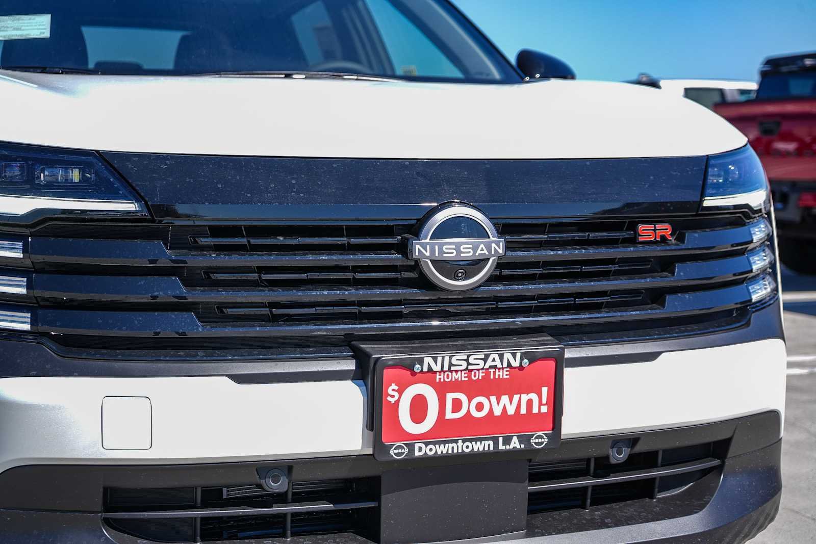 New 2026 Aspen White TriCoat / Super Black Two-tone Nissan SR image 5