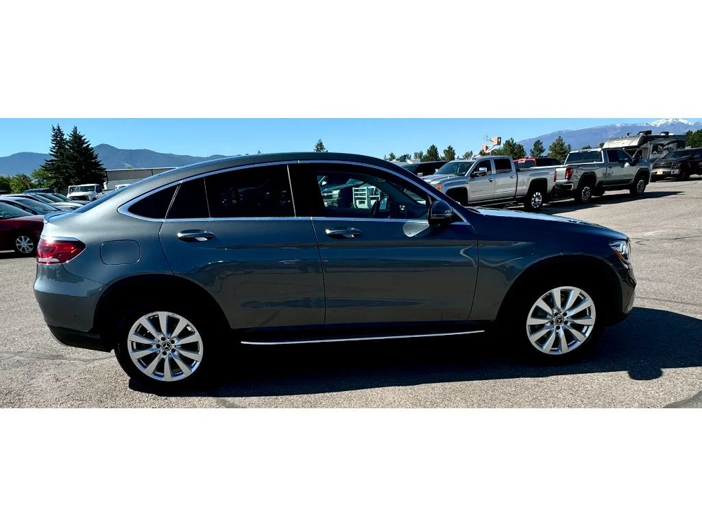 Used 2020 Black Mercedes-Benz GLC 300 image 4