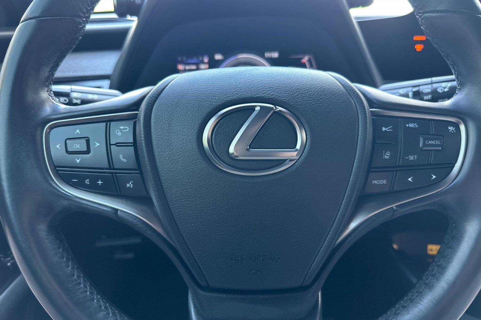 Used 2023 White Lexus 250h Base image 23