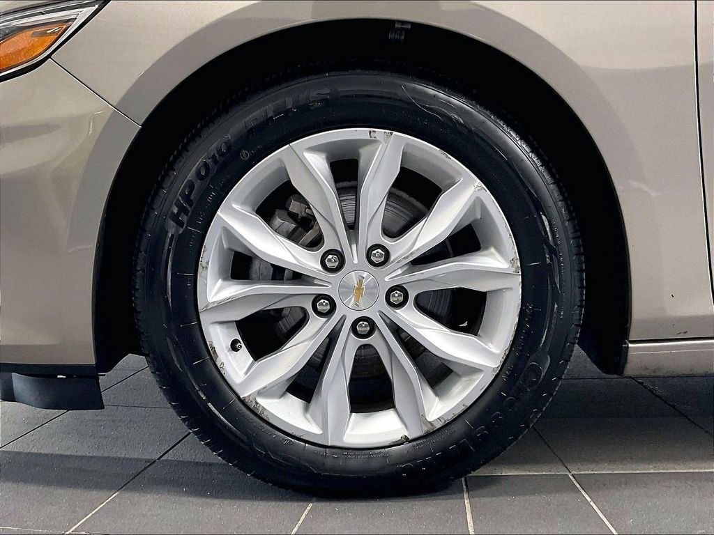 Used 2024 Gray Chevrolet LT image 7