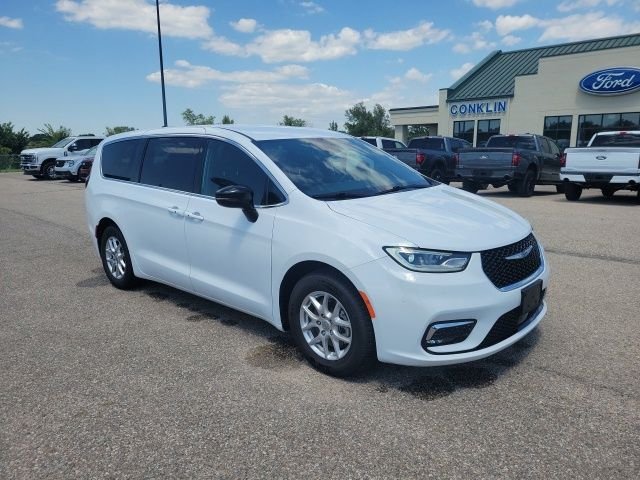 Used 2024 White Chrysler Touring image 19