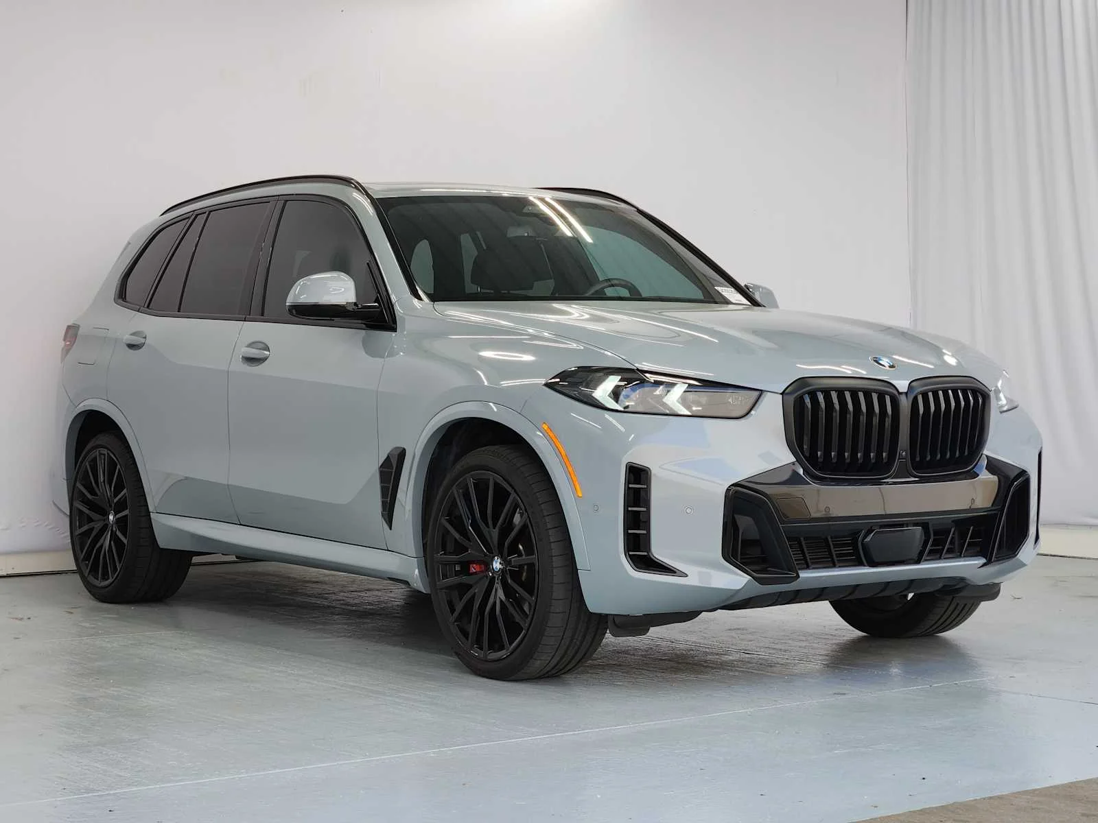 Used 2024 Brooklyn Grey Metallic BMW sDrive40i image 2