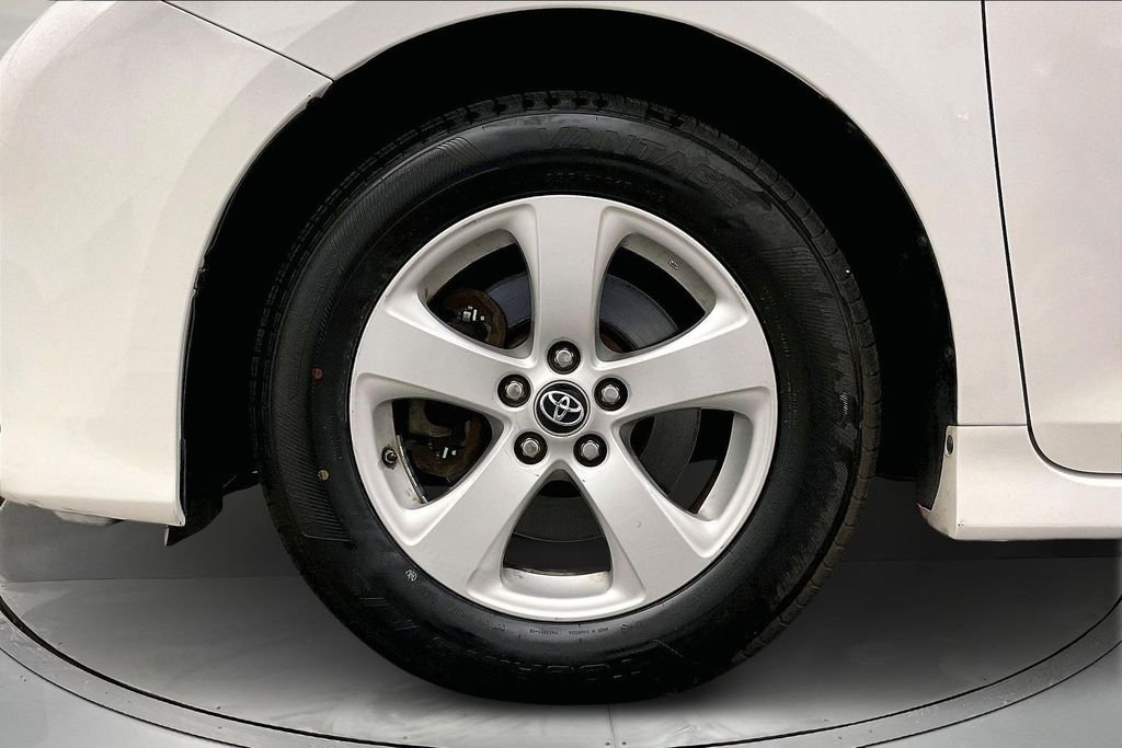 Used 2019 White Toyota LE image 12