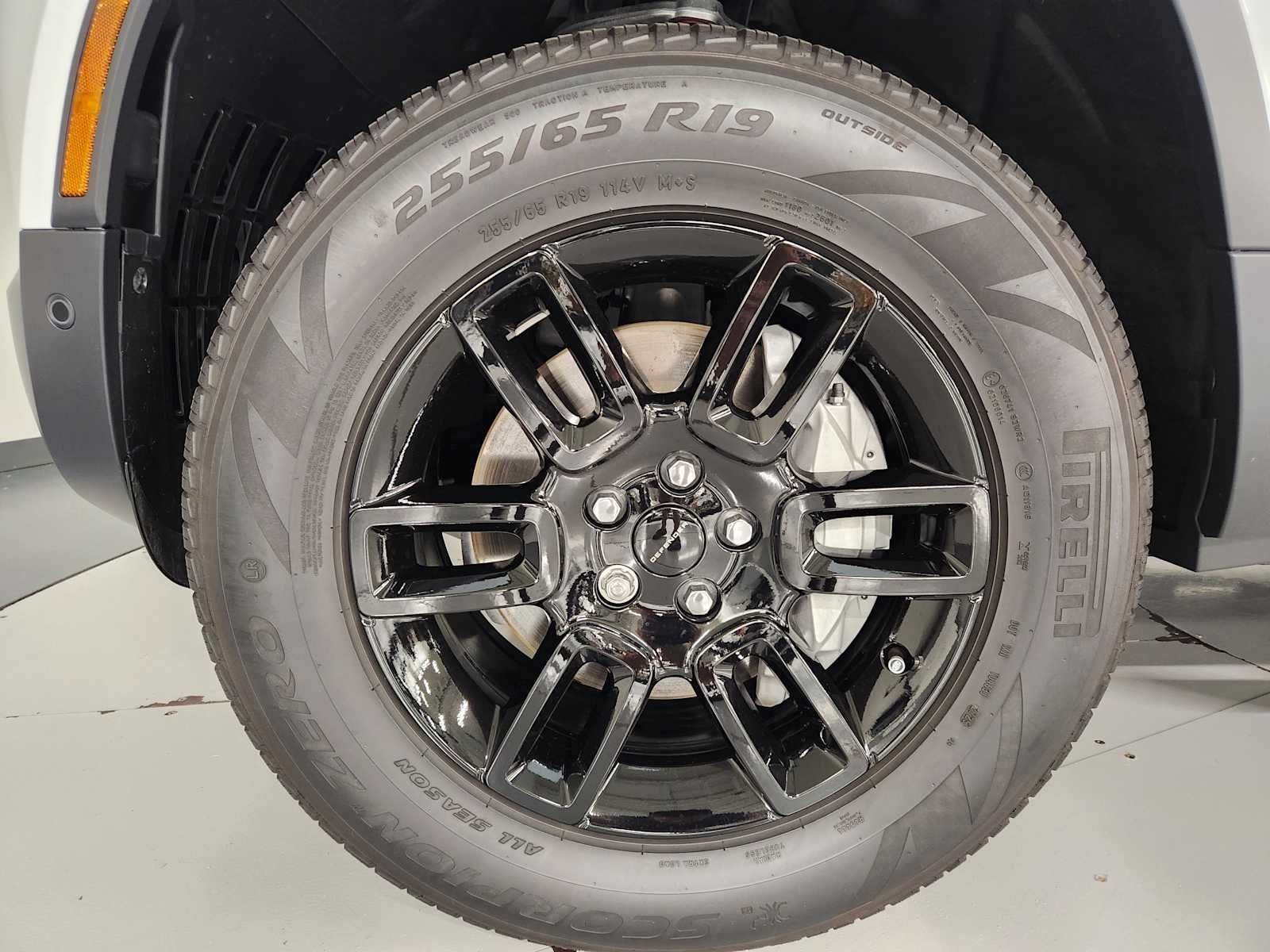 Used 2026 Fuji White Land Rover S image 8