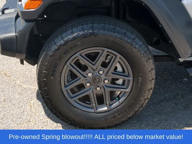 Used 2024 Silver Jeep Sport S image 18