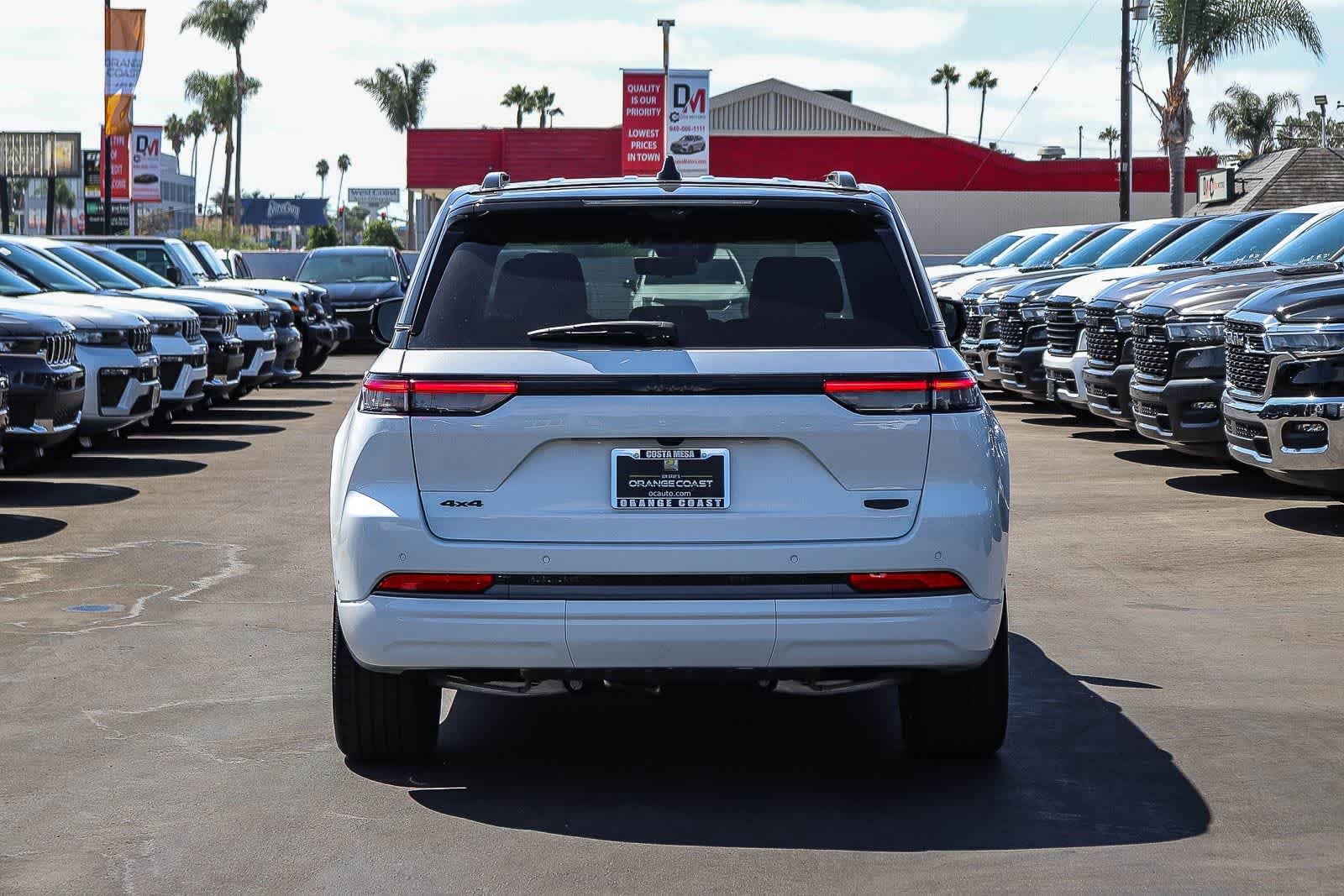 New 2026 Bright White Clear-Coat Exterior Paint Jeep Summit image 5