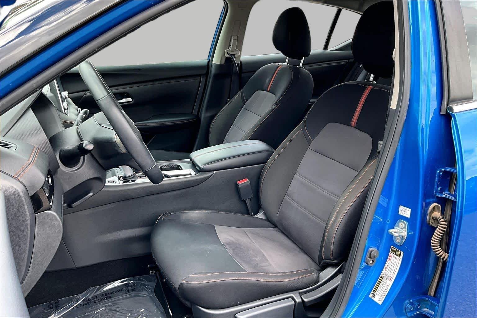 Used 2025 Electric Blue Metallic/Super Black Nissan SR image 7