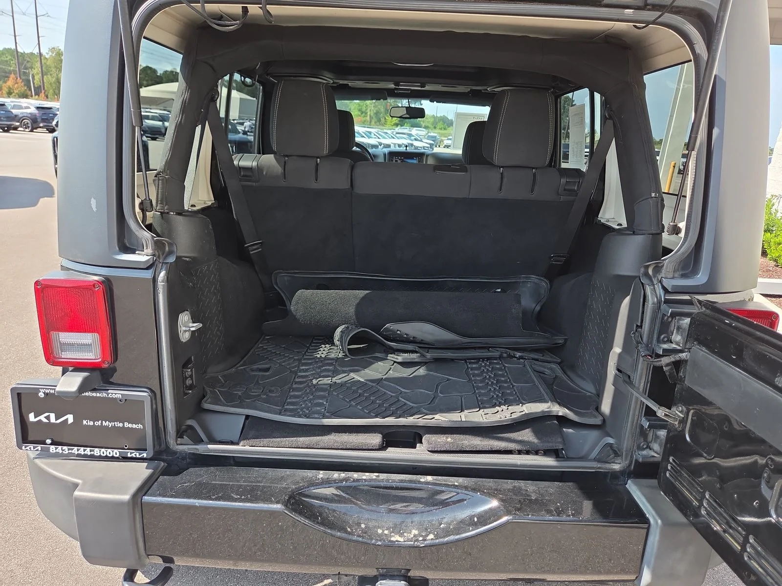 Used 2016 Black Clearcoat Jeep Unlimited Sahara image 23