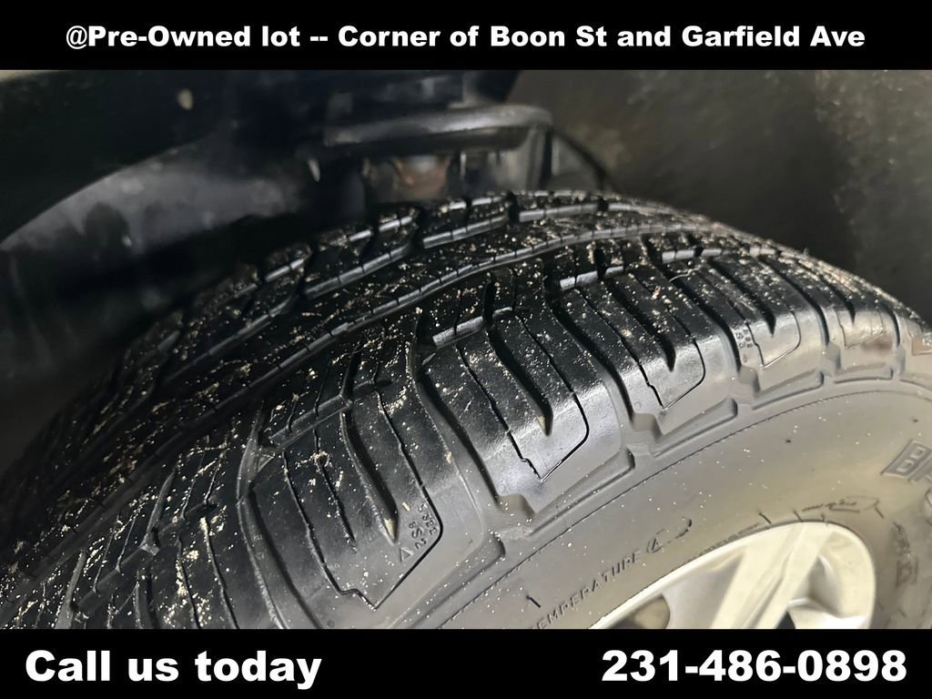 Used 2014 Carbon Black Metallic GMC SLE image 6