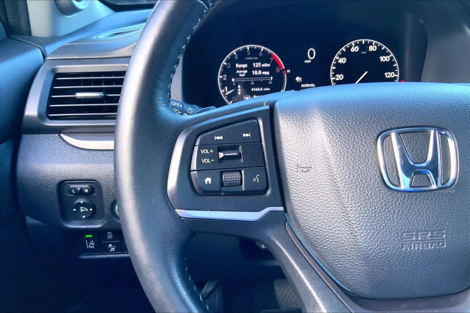 Used 2025 Platinum White Pearl Honda RTL image 24