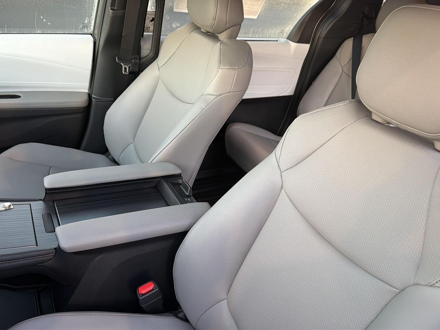 New 2026 Heavy Metal Toyota XLE 8-Passenger image 27