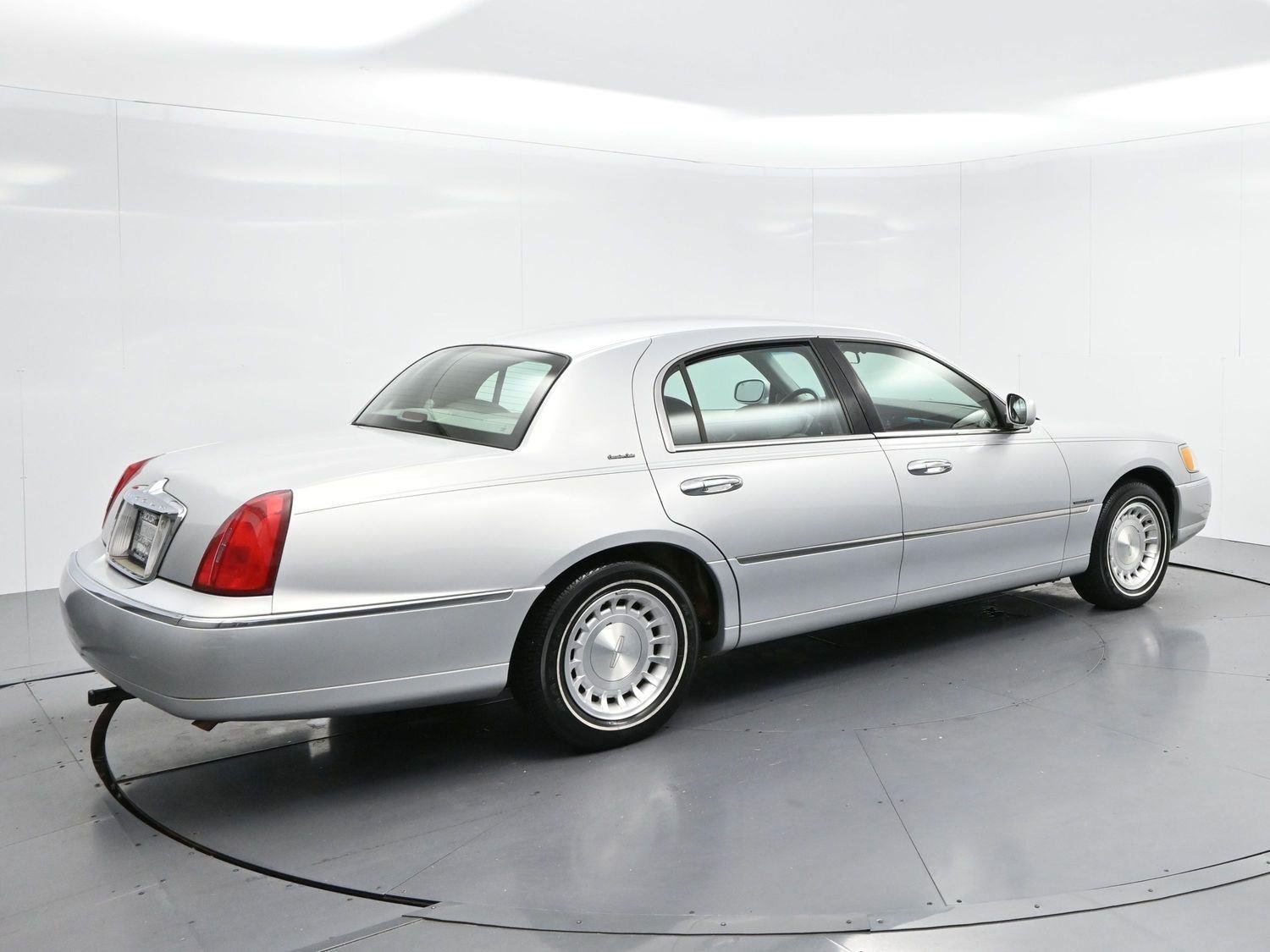 Used 2000  Lincoln Executive image 7