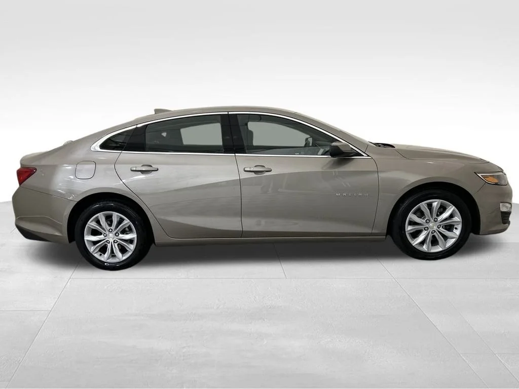 Used 2025 Gray Chevrolet LT image 7