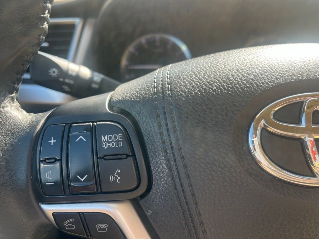 Used 2016 White Toyota LE Plus V6 image 14