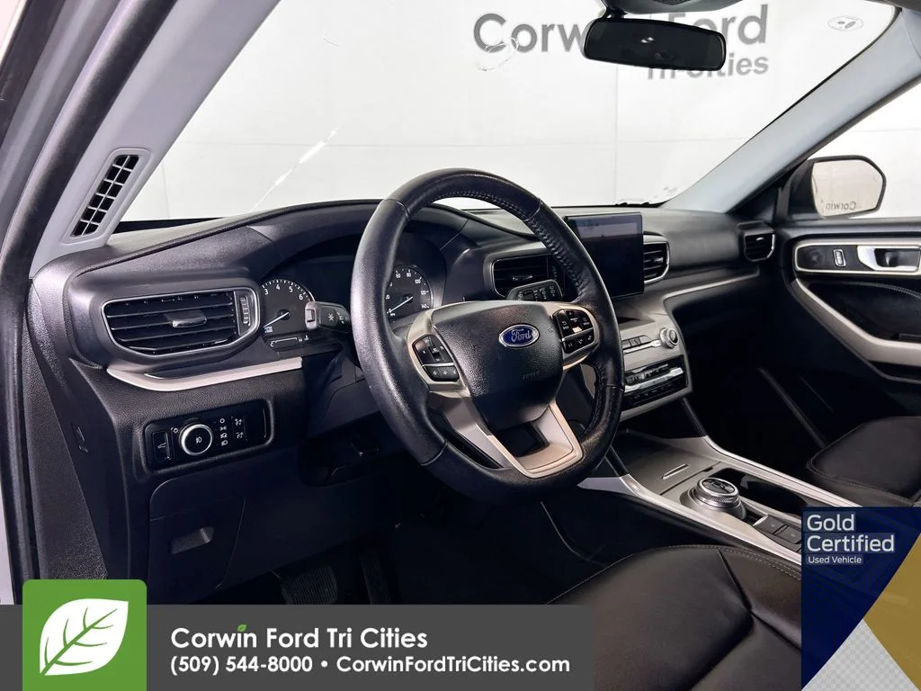 Used 2024 Iconic Silver Metallic Ford XLT image 3