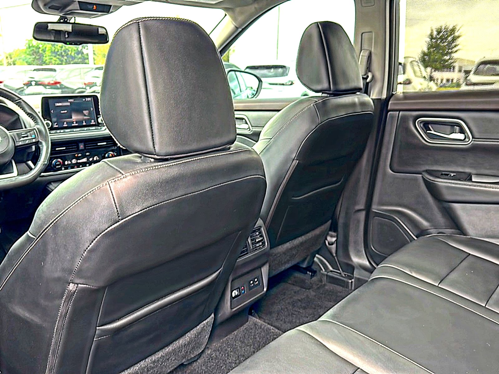 Used 2021 Gun Metallic Nissan SL FWD image 18