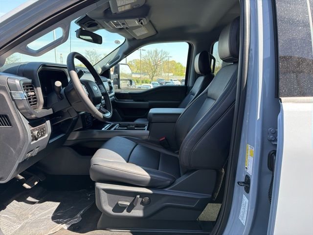 New 2026 Glacier Gray Metallic Tri-Coat Ford F-250® Lariat® image 13