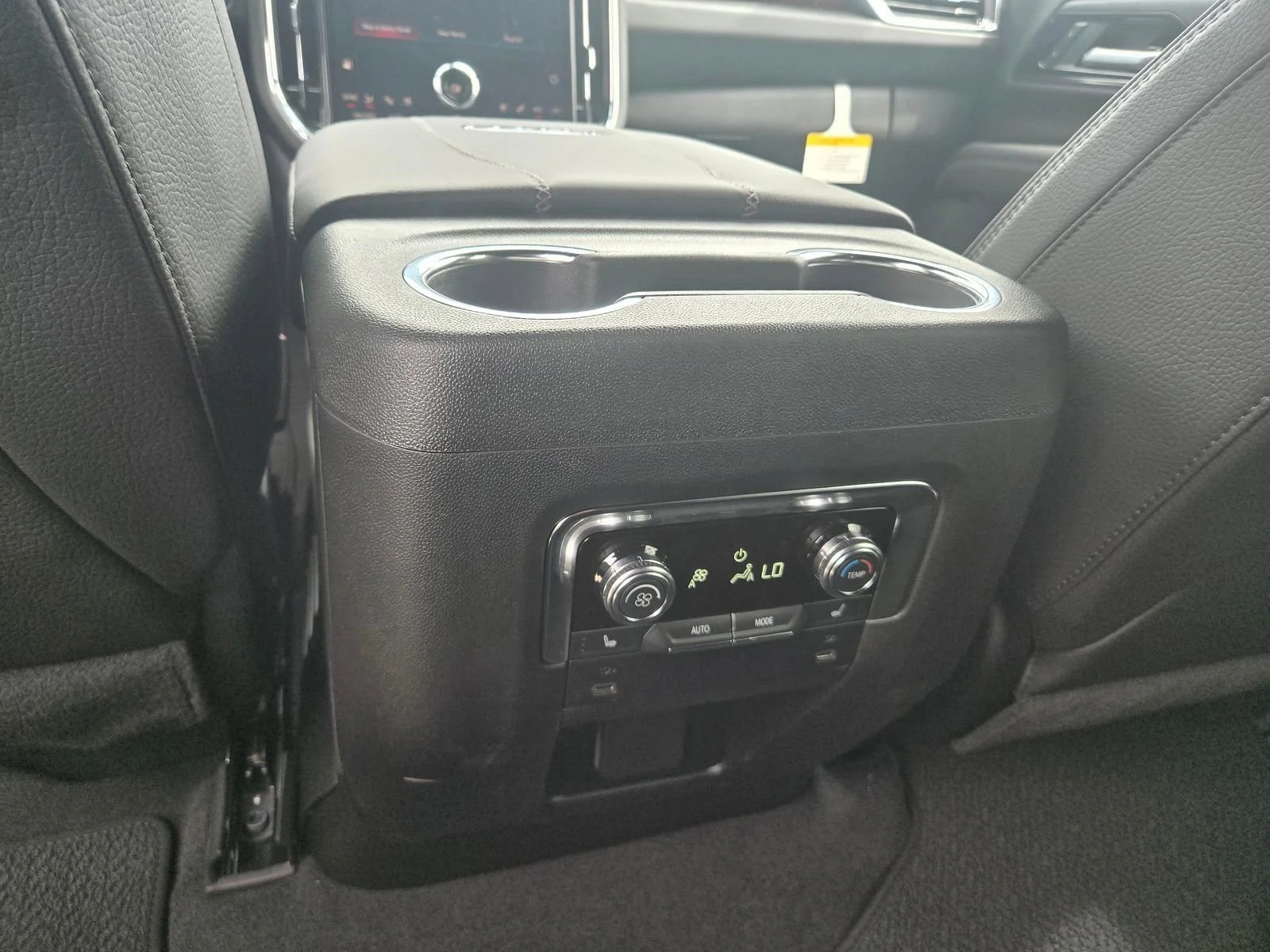 2026 GMC Yukon XL Denali - Photo 6