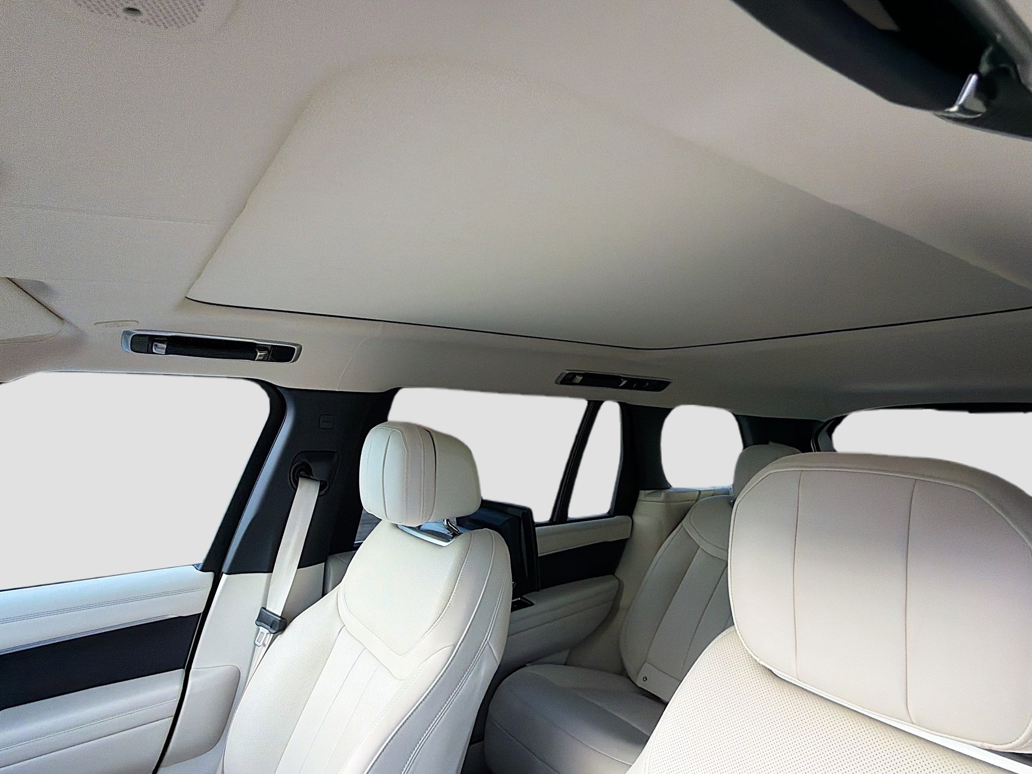 Certified Used 2023 White Land Rover Autobiography image 28