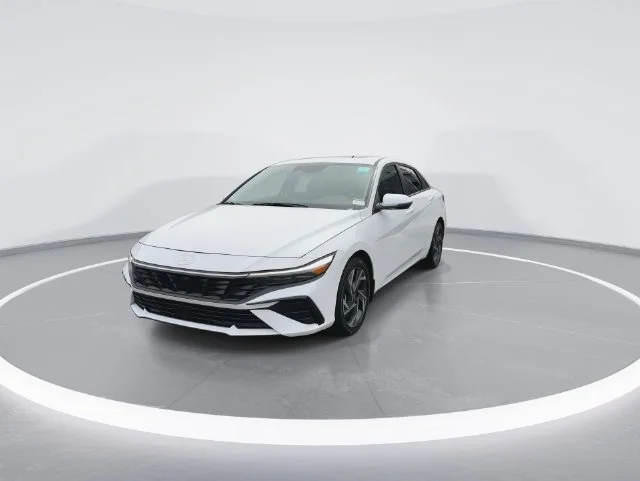 Used 2025 White Hyundai Limited image 3