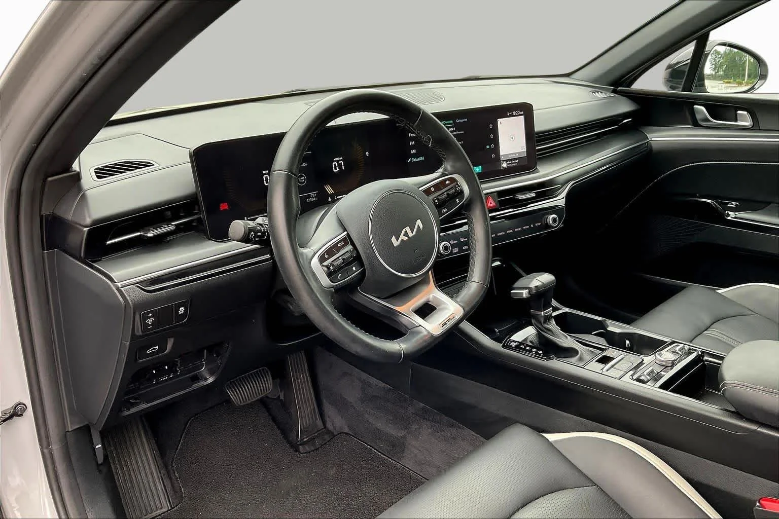Used 2025 Wolf Gray Kia GT-Line image 17