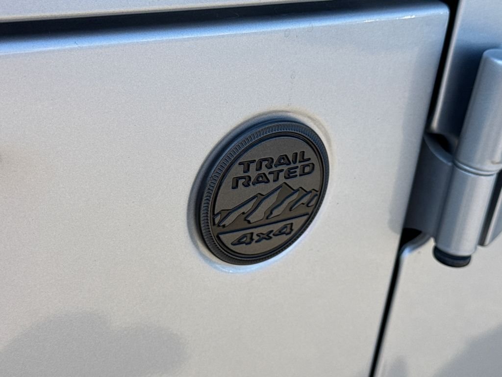 Used 2023 Silver Jeep Sport S image 9