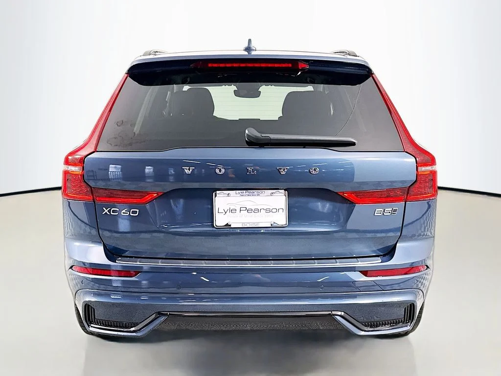 2026 Volvo XC60 Plus - Photo 10