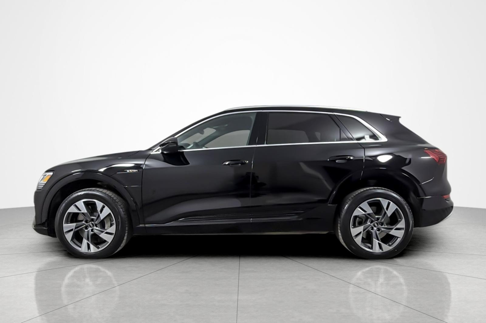 Used 2022 Brilliant Black Audi Premium quattro image 2