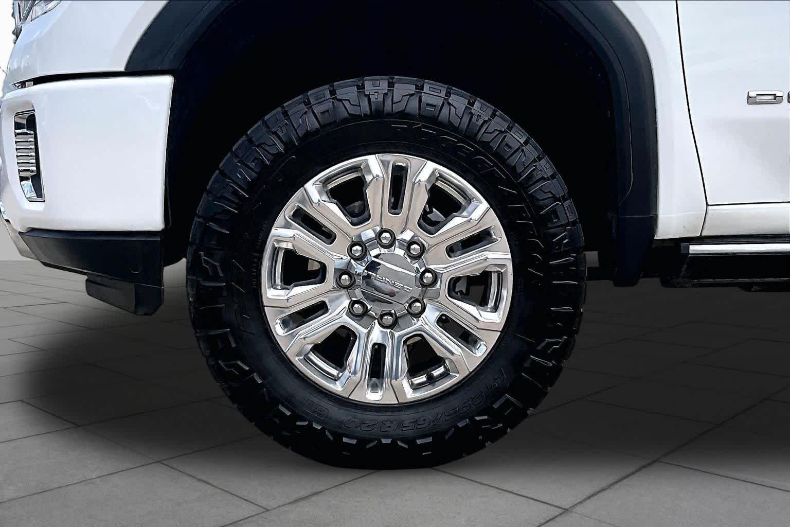 Used 2022 Summit White GMC Denali image 11
