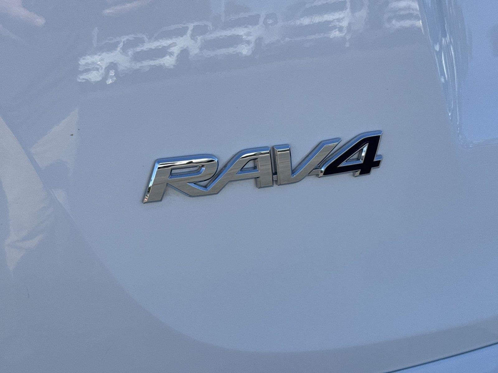 2017 Toyota RAV4 LE - Photo 39