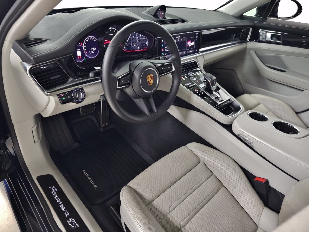 Used 2022  Porsche 4S image 17