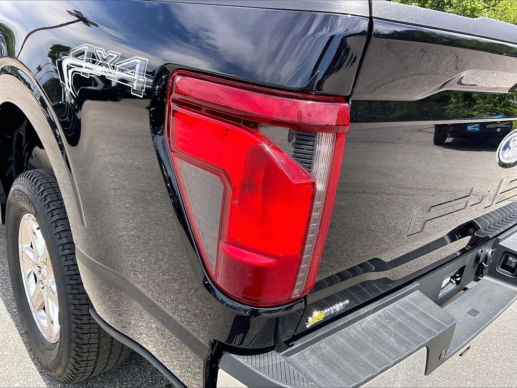 Used 2025 Agate Black Metallic Ford XLT image 30