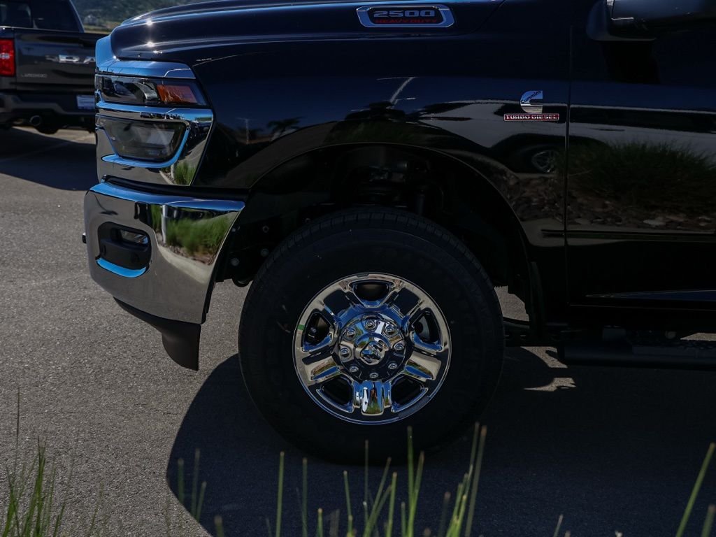 New 2026 Diamond Black Crystal Pearl-Coat Exterior Paint RAM Tradesman image 10