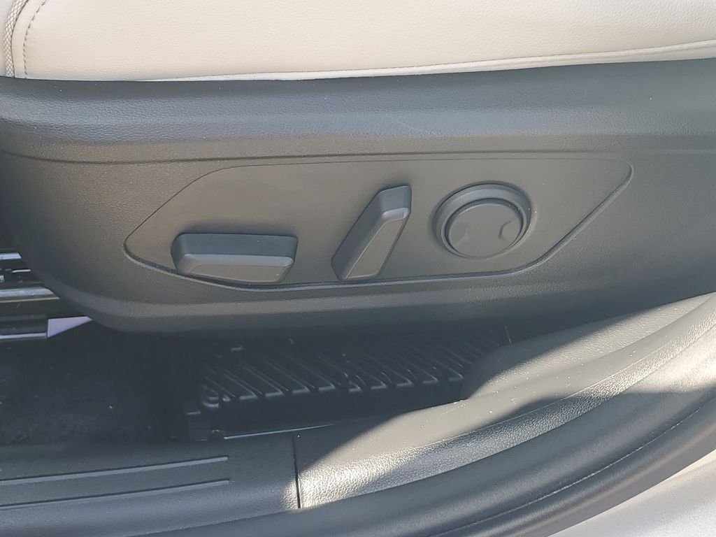 2025 Hyundai Tucson Limited - Photo 16