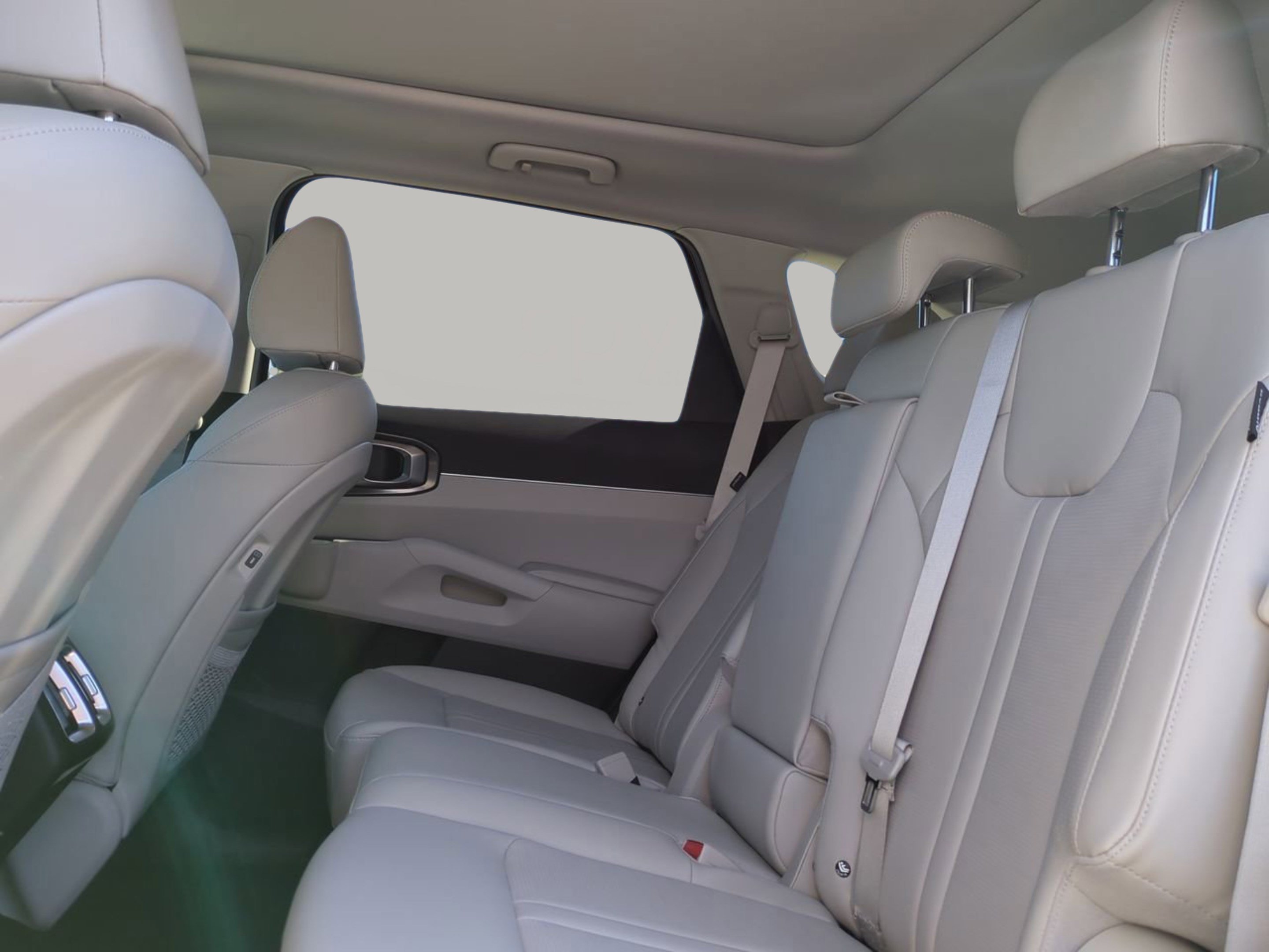 Certified Used 2025 Everlasting Silver Kia S image 13