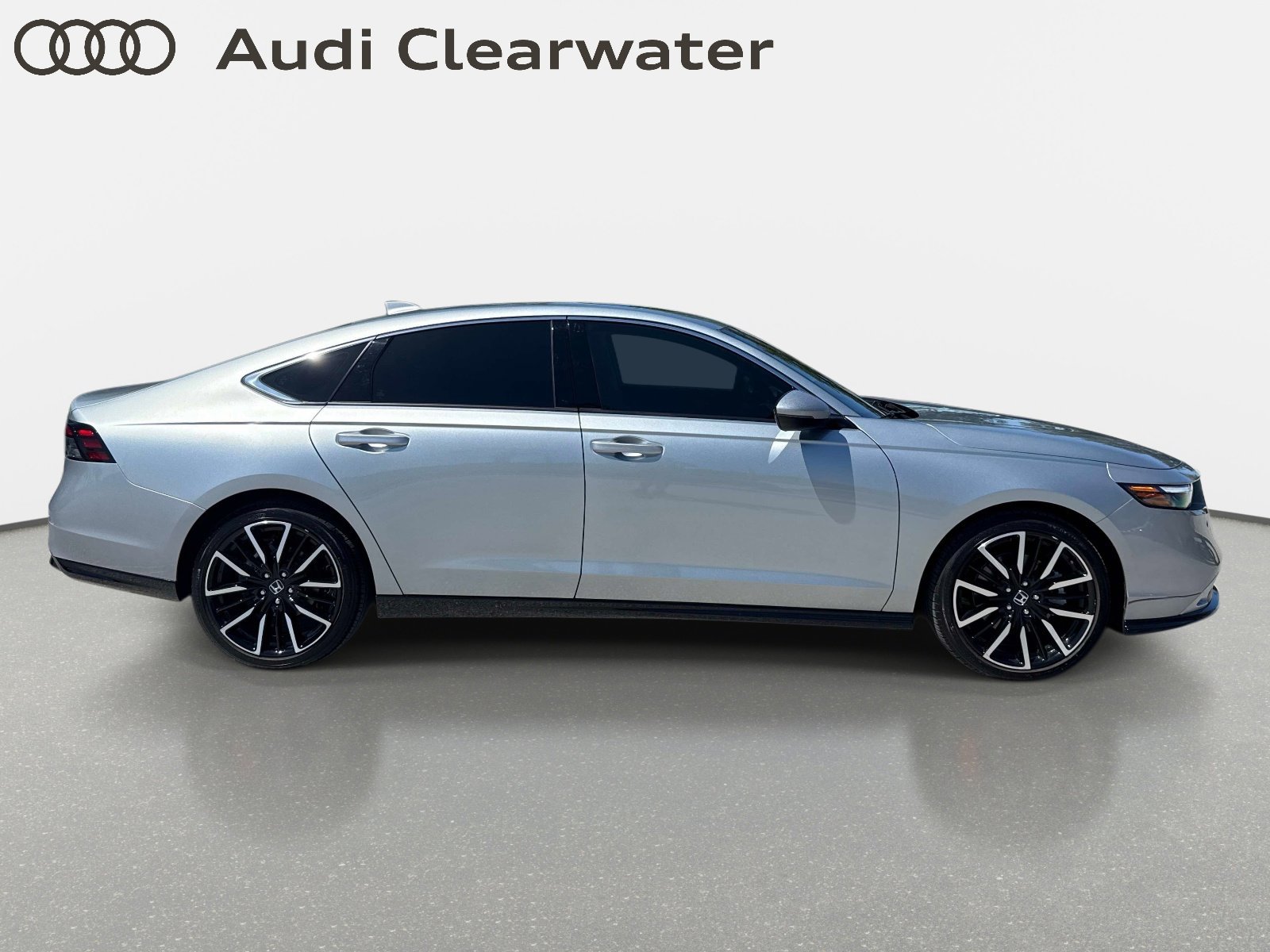 View vehicle photo 4