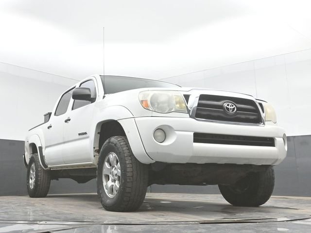 Used 2008 White Toyota Base image 35