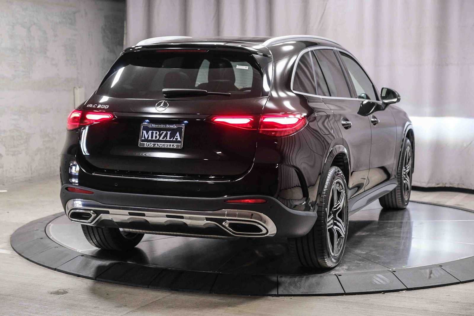 Certified Used 2023 Black Mercedes-Benz GLC 300 image 4