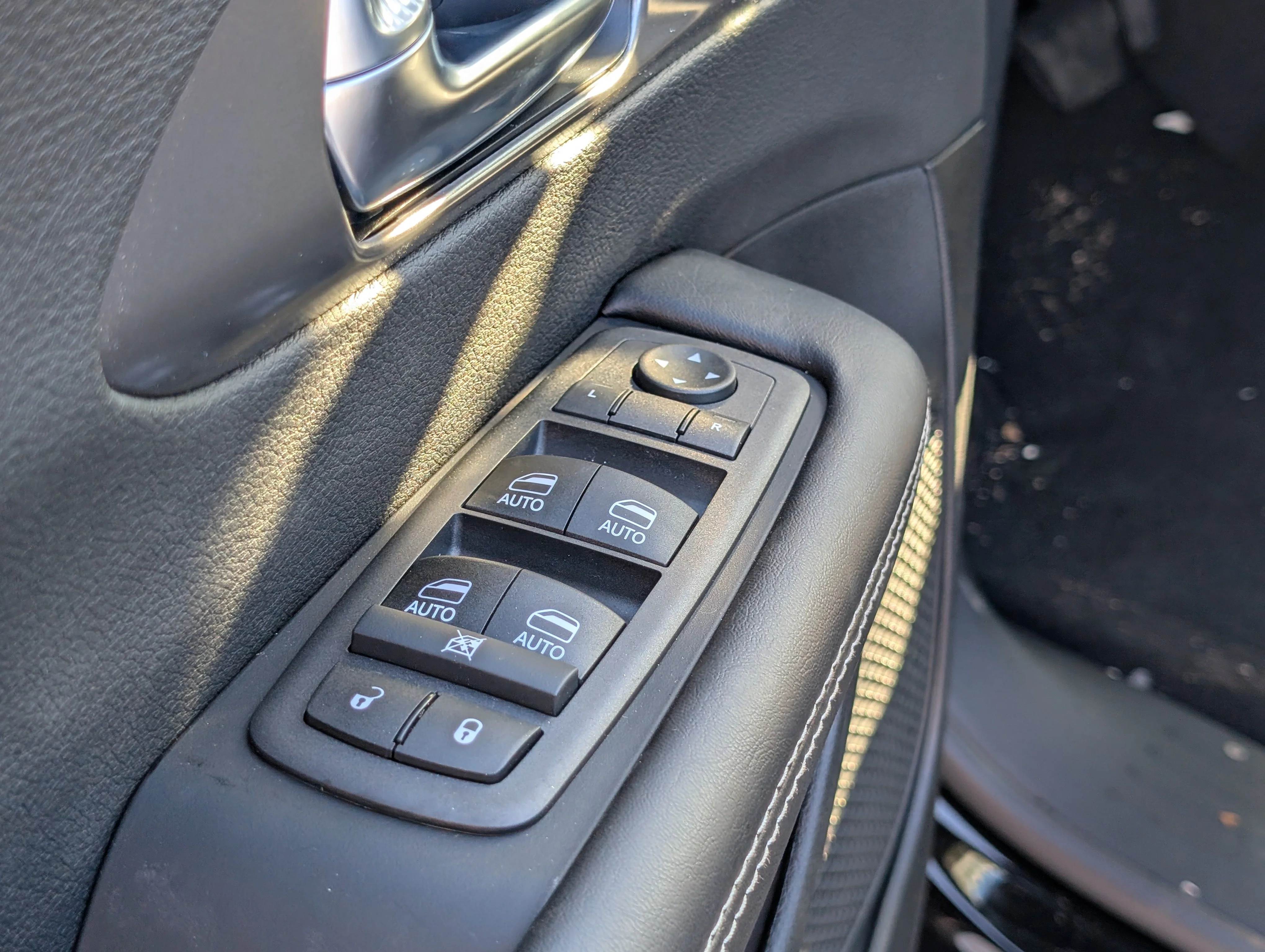 New 2026 Diamond Black Crystal Pearl Chrysler Select image 16