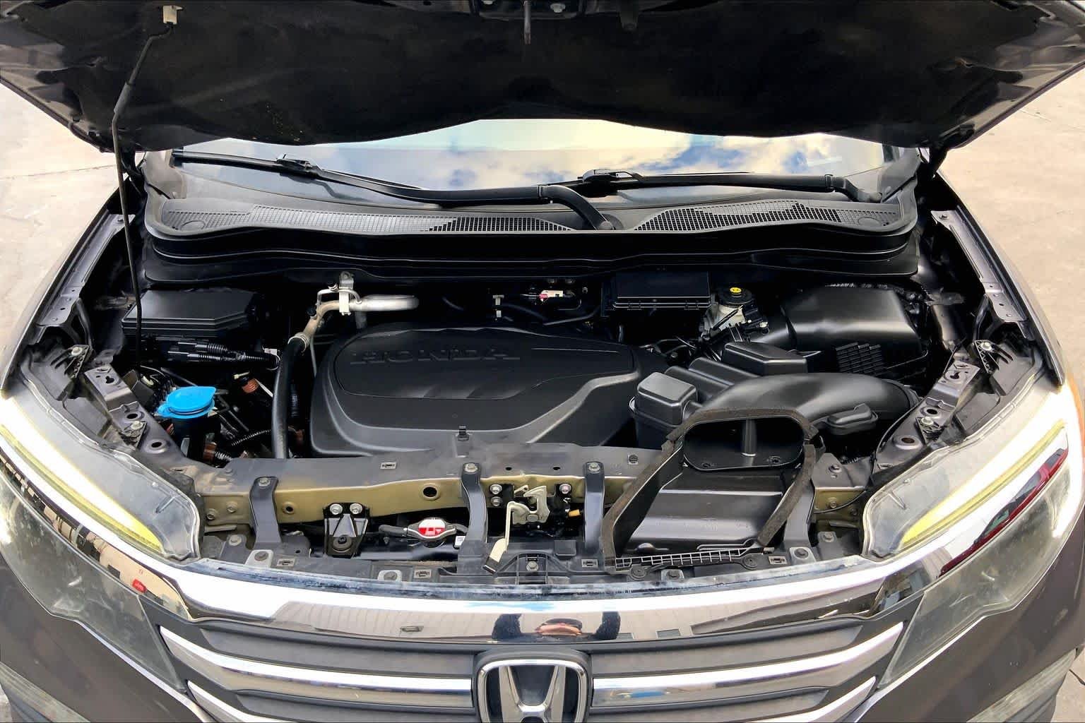 Used 2017 Crystal Black Pearl Honda EX-L image 32