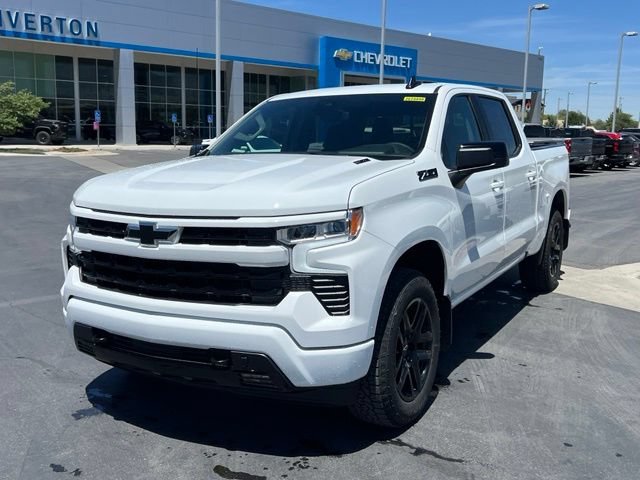 New 2026 Summit White Chevrolet RST image 12
