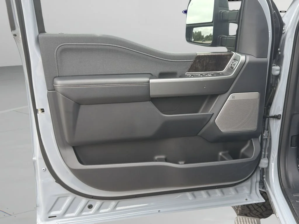 New 2026 Glacier Gray Metallic Tri-Coat Ford F-250® Lariat® image 42