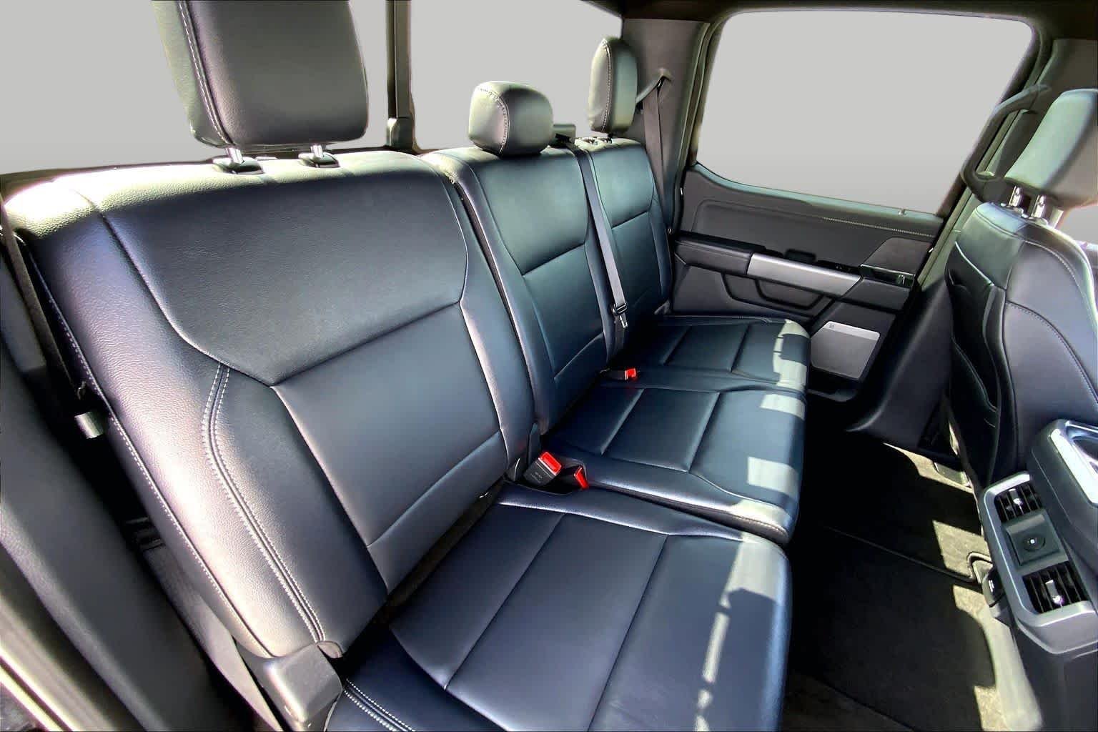 Used 2025 Agate Black Metallic Ford XLT image 17