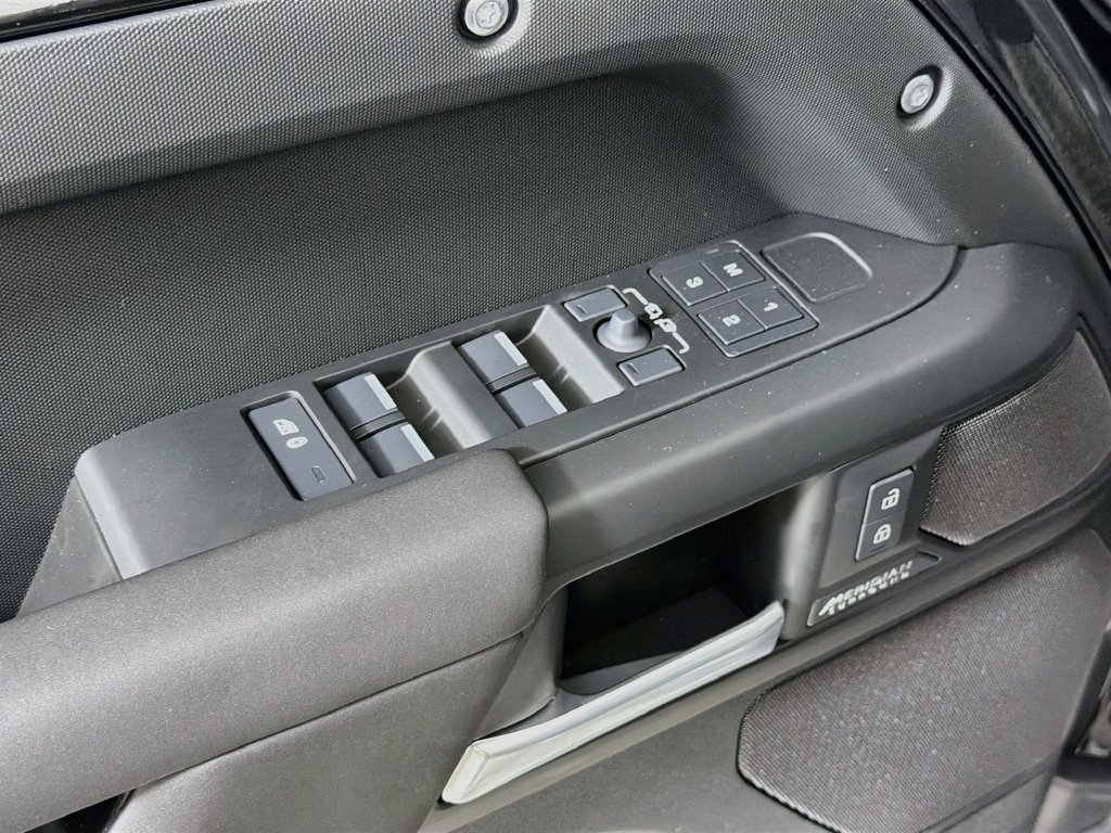 New 2026 Santorini Black Land Rover X-Dynamic SE image 18