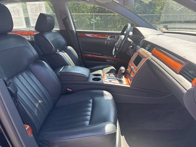 Used 2004 Black Volkswagen V8 image 9