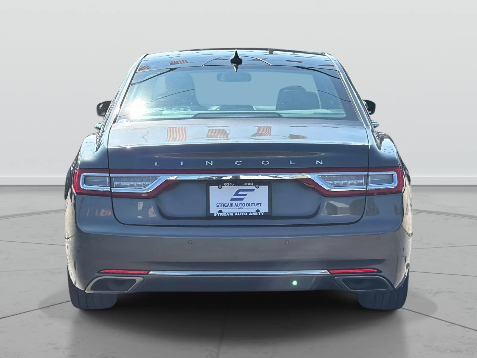 Used 2018 Gray Lincoln Reserve image 6