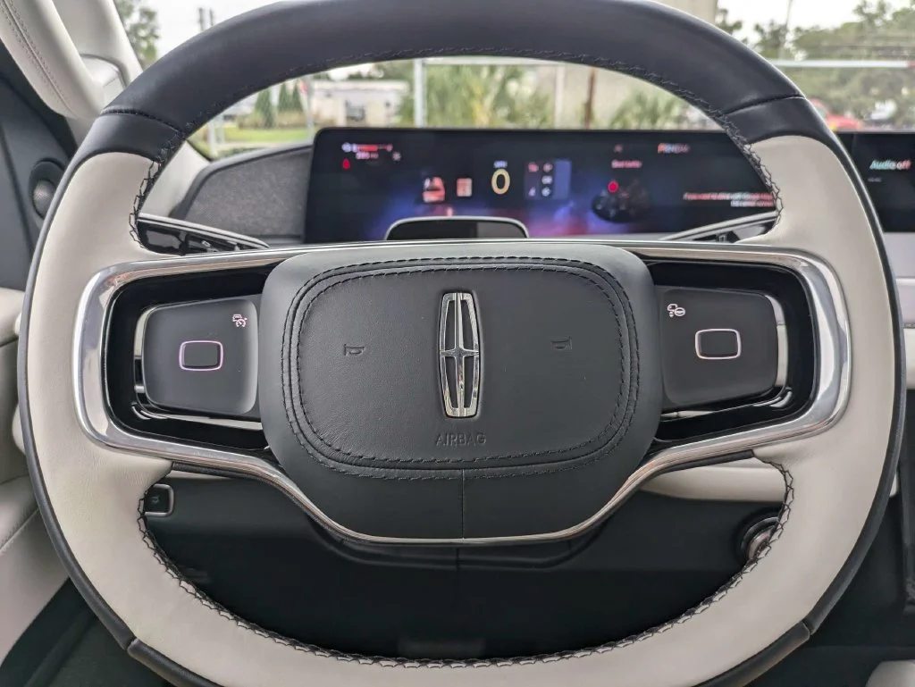 Used 2026 Pristine White Lincoln Reserve image 31