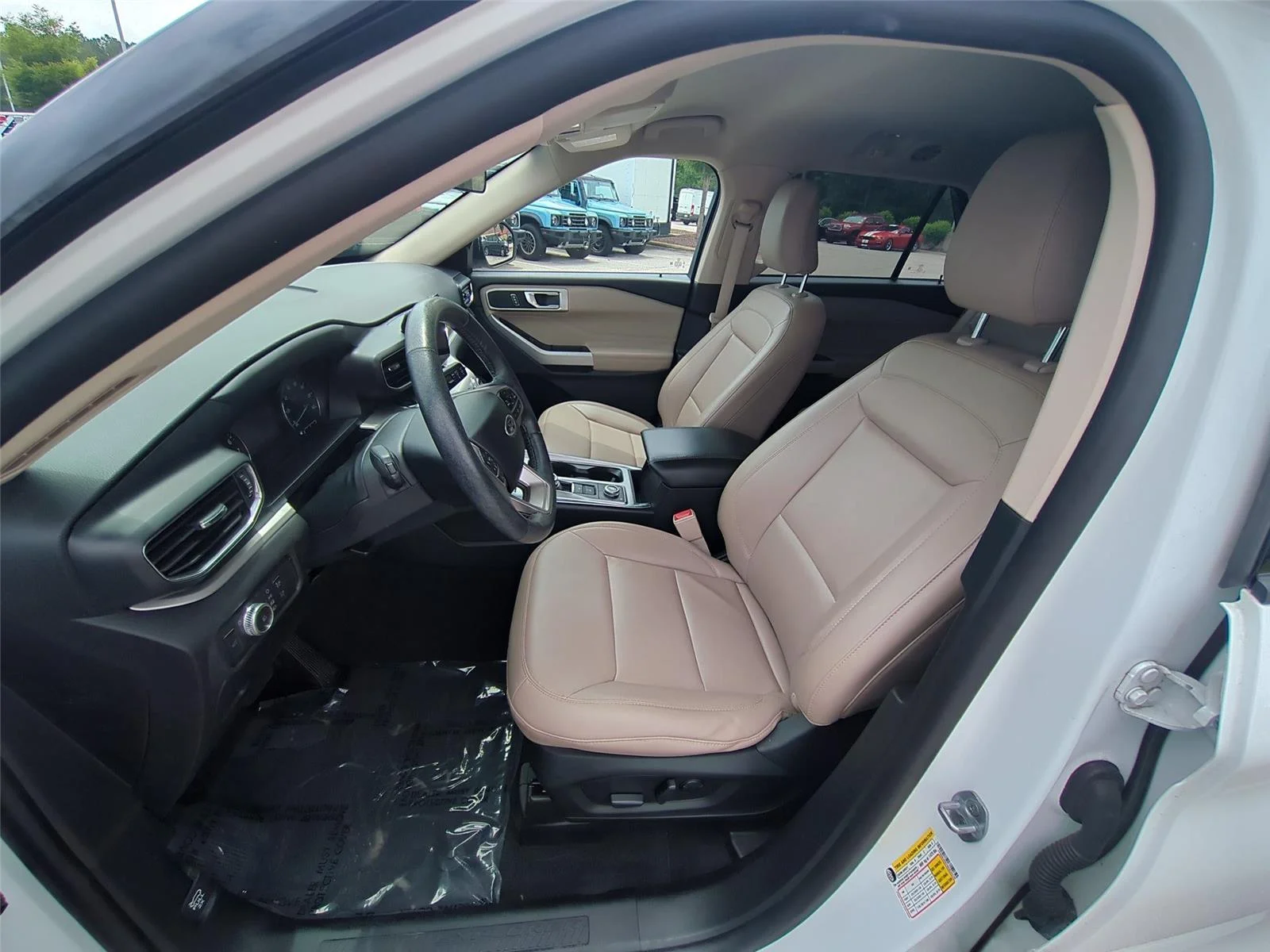 Used 2022 Oxford White Ford XLT image 18