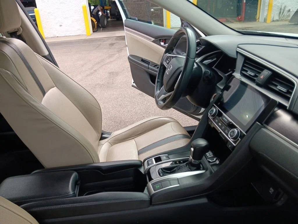 Used 2017 White Honda Touring image 33